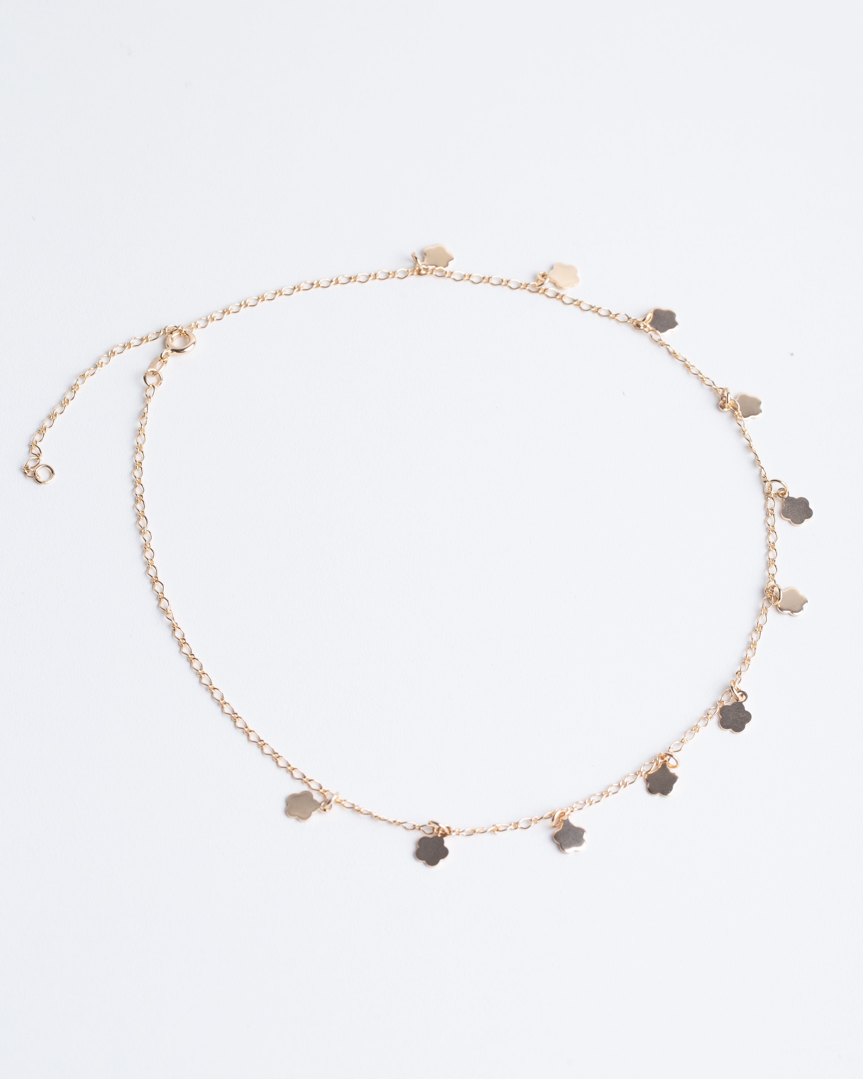 20390 Collar de oro con dijes de trébol